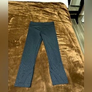 Size 2 Lululemon cropped leggings